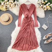 Fekete, piros és rózsaszín hosszú női ruha nyakkendővel és V-nyakkal