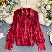 Piros, fekete és fehér női ing klasszikus gallérral és gombokkal