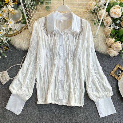 Piros, fekete és fehér női ing klasszikus gallérral és gombokkal