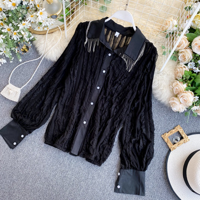 Piros, fekete és fehér női ing klasszikus gallérral és gombokkal