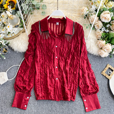 Piros, fekete és fehér női ing klasszikus gallérral és gombokkal