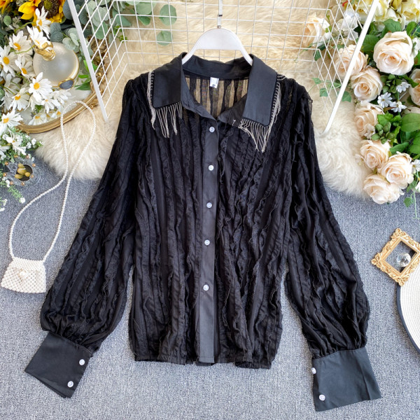 Piros, fekete és fehér női ing klasszikus gallérral és gombokkal