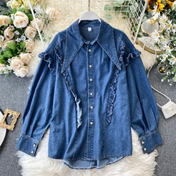 Cămașă modernă de damă din denim cu nasturi și bucle în albastru și mâneci lungi