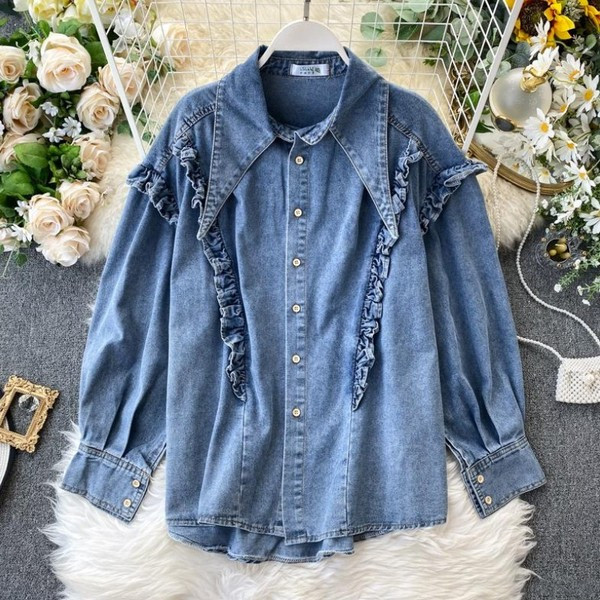 Cămașă modernă de damă din denim cu nasturi și bucle în albastru și mâneci lungi