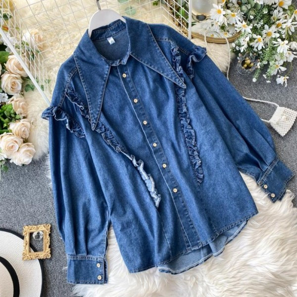 Cămașă modernă de damă din denim cu nasturi și bucle în albastru și mâneci lungi