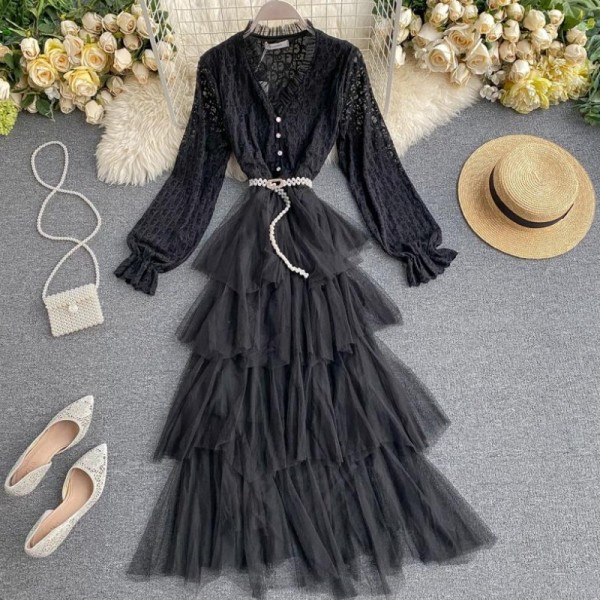 Modern női ruha hosszú ujjal, tüll bézs és fekete színben