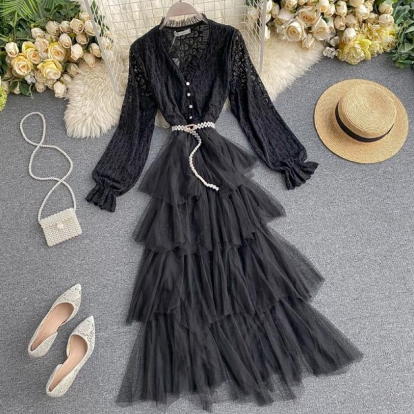 Modern női ruha hosszú ujjal, tüll bézs és fekete színben