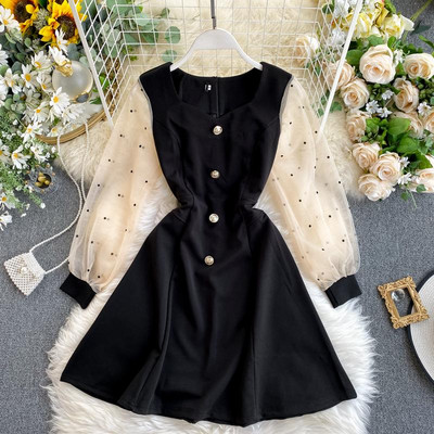 Modern női rövid ruha hosszú tüll ujjú fekete színben