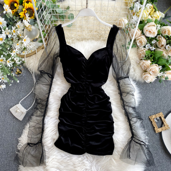 Retro stílusú női bársonyruha, fekete színben, tüll ujjakkal