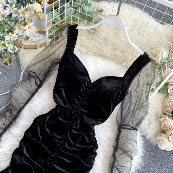 Retro stílusú női bársonyruha, fekete színben, tüll ujjakkal