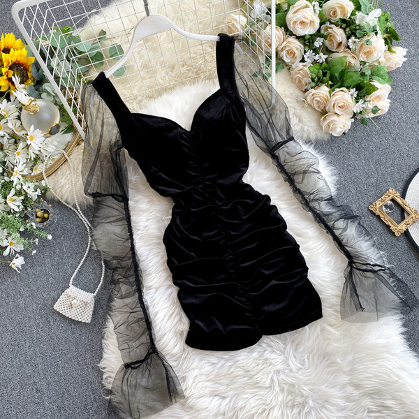 Retro stílusú női bársonyruha, fekete színben, tüll ujjakkal