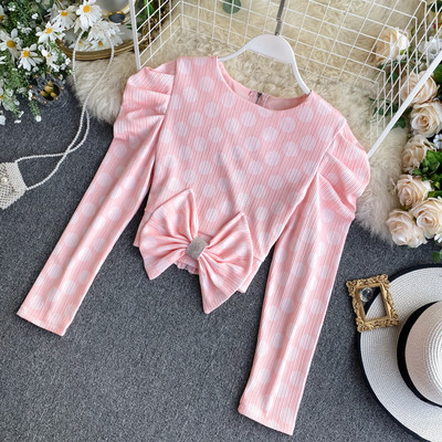 Retro stílusú női blúz rózsaszín, lila és sárga színben, szalaggal és kerek nyakkivágással