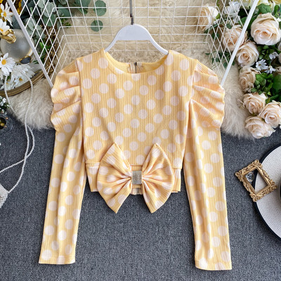 Retro stílusú női blúz rózsaszín, lila és sárga színben, szalaggal és kerek nyakkivágással