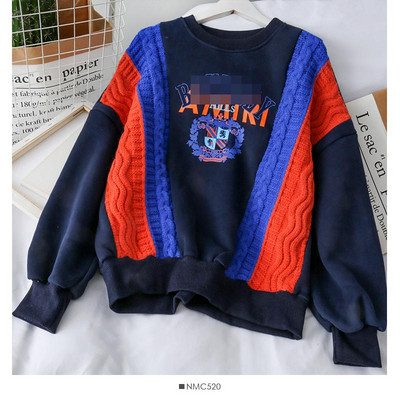 Modern női blúz felirattal és ovális nyakkivágással, kék és narancs színben