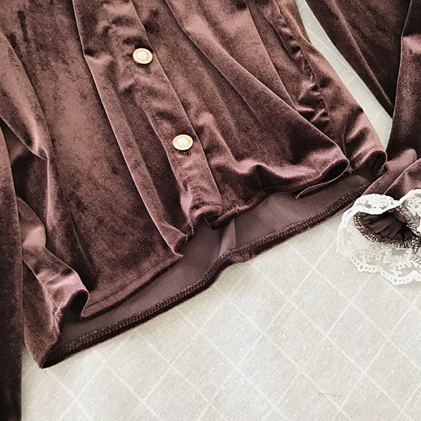 Női bársony ing fekete, piros és barna színben, csupasz váll és csipke