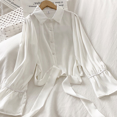 Fehér, rózsaszín és fekete női ing klasszikus gallérral és nyakkendővel