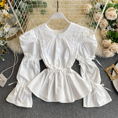 Női alkalmi ing ovális nyakkivágással és fekete, fehér és zöld gombokkal