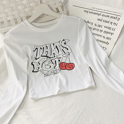 Női alkalmi blúz fekete, piros és fehér színben, rátéttel és kerek nyakkivágással