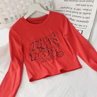 Női alkalmi blúz fekete, piros és fehér színben, rátéttel és kerek nyakkivágással