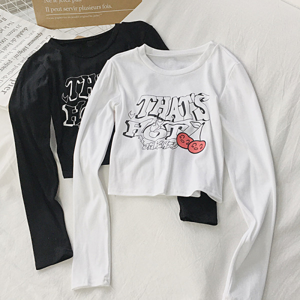 Női alkalmi blúz fekete, piros és fehér színben, rátéttel és kerek nyakkivágással