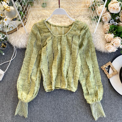 Modern női blúz ovális nyakkivágással és hosszú ujjú zöld, fehér és fekete színben