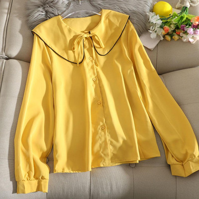 Modern női ing sárga, zöld, fehér és fekete szalaggal és gombokkal