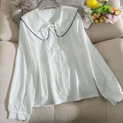 Modern női ing sárga, zöld, fehér és fekete szalaggal és gombokkal