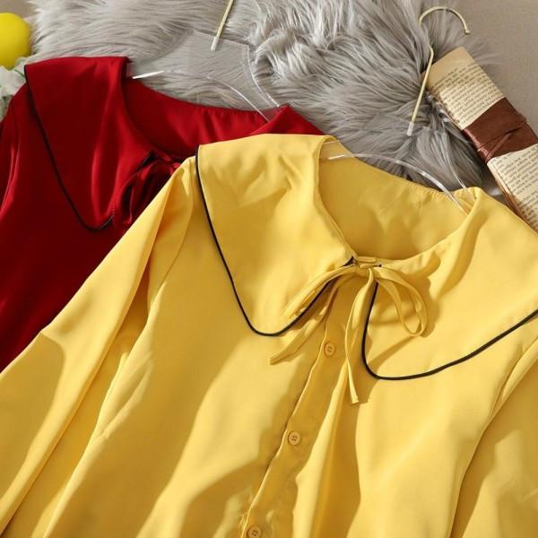 Modern női ing sárga, zöld, fehér és fekete szalaggal és gombokkal