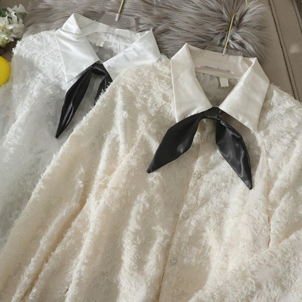 Cămașă de damă modernă cu guler și panglică clasică în alb, negru și bej