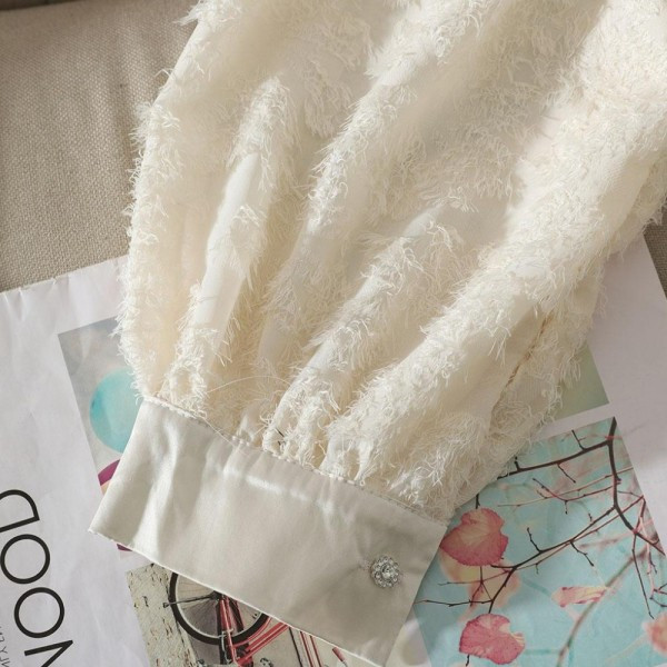 Cămașă de damă modernă cu guler și panglică clasică în alb, negru și bej