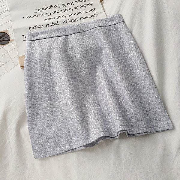 Női szoknya fehér, fekete és kék színben, magas derékkal és A-vonallal