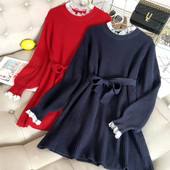 Rochie de dama moderna tricotata cu guler inalt si dantela in albastru si rosu