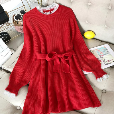 Rochie de dama moderna tricotata cu guler inalt si dantela in albastru si rosu