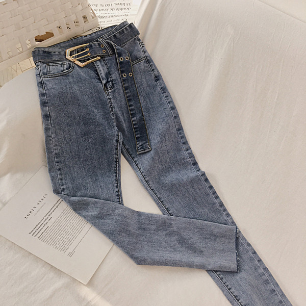 Modern női farmer kék színben, magas derékkal és övvel