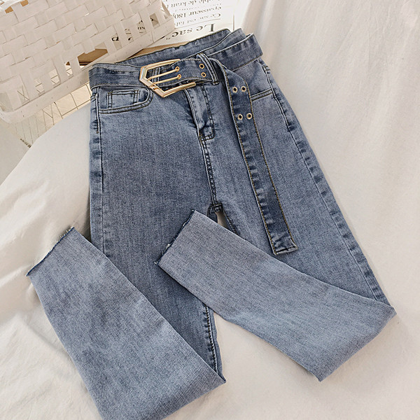 Modern női farmer kék színben, magas derékkal és övvel