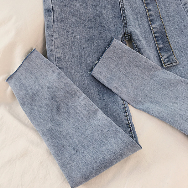 Modern női farmer kék színben, magas derékkal és övvel