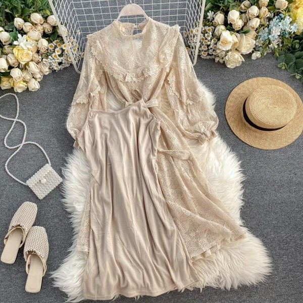 Modern női csipkeruha hosszú ujjú, derékkötővel, fekete és bézs színben