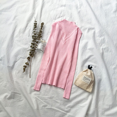 Női pulóver fekete, kék, rózsaszín és fehér színben, alacsony gallérral és hosszú ujjal