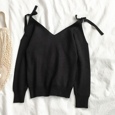 Női pulóver fekete, fehér és piros színű, V-nyakú