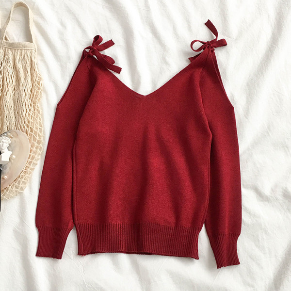 Női pulóver fekete, fehér és piros színű, V-nyakú