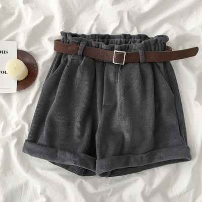 Női rövidnadrág fekete és szürke színben, magas derékkal és zsebekkel