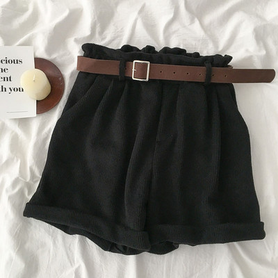 Női rövidnadrág fekete és szürke színben, magas derékkal és zsebekkel