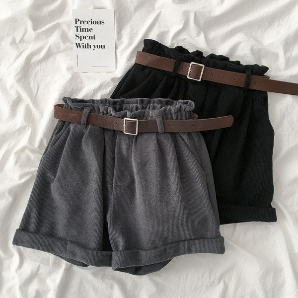 Női rövidnadrág fekete és szürke színben, magas derékkal és zsebekkel