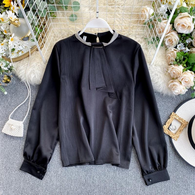 Modern női ing szalaggal és ovális nyakkivágással fehér, zöld, piros, rózsaszín és bézs színben