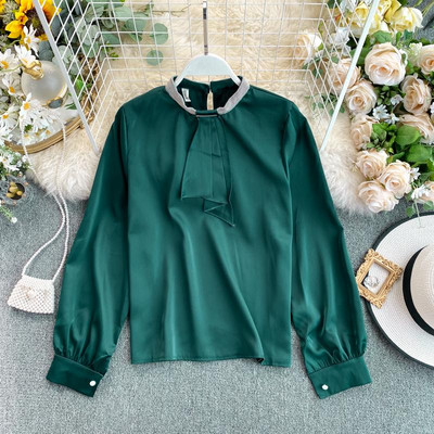 Modern női ing szalaggal és ovális nyakkivágással fehér, zöld, piros, rózsaszín és bézs színben