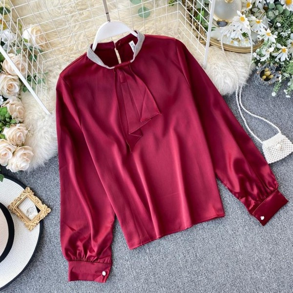 Modern női ing szalaggal és ovális nyakkivágással fehér, zöld, piros, rózsaszín és bézs színben