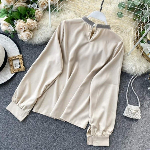 Modern női ing szalaggal és ovális nyakkivágással fehér, zöld, piros, rózsaszín és bézs színben