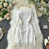 Modern női csipkeruha négyzet alakú nyakkivágással és hosszú ujjakkal