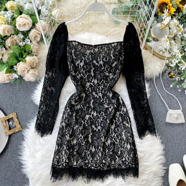 Modern női csipkeruha négyzet alakú nyakkivágással és hosszú ujjakkal