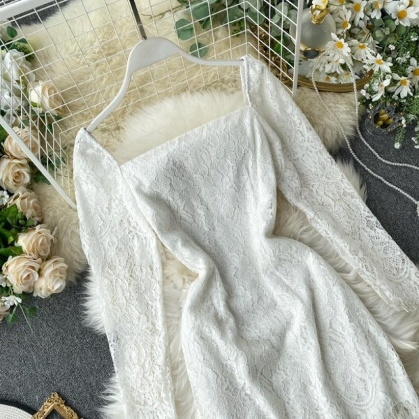 Modern női csipkeruha négyzet alakú nyakkivágással és hosszú ujjakkal